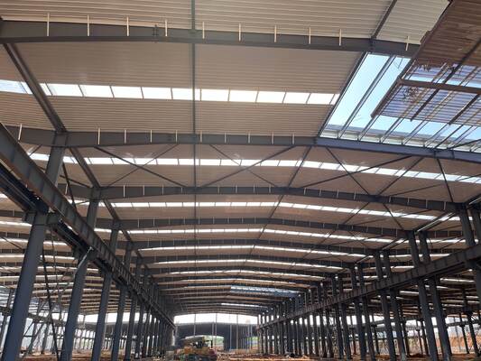 Height 8 - 20 Meters  Galvanized Steel Warehouse Modular Steel Frame Construction